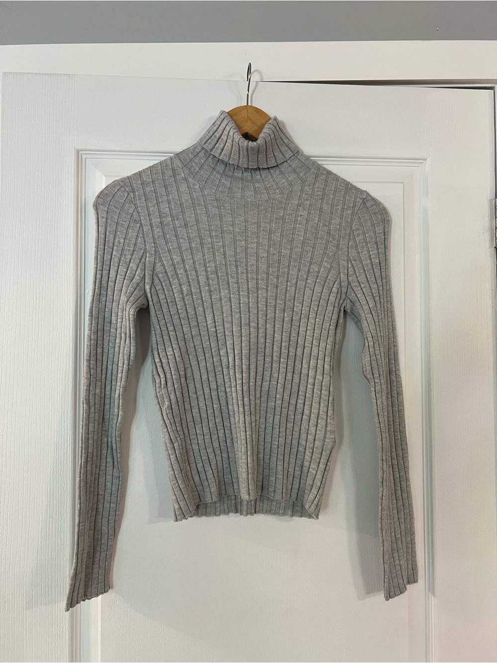 H&M Divided Light Gray Ribbed Turtleneck Long Sleeve Top - NWT